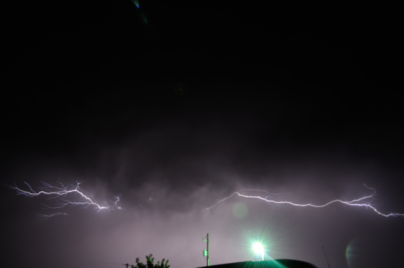 Illustration for article titled Kansas Thunderstorm on a Clear Night